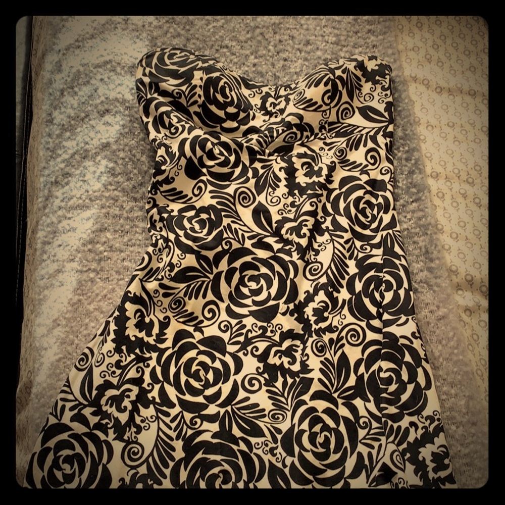 Short black and white dress